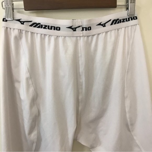 Mizuno white compression shorts - Picture 6 of 8